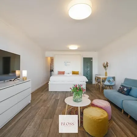 Sea Kissed By Bloss, Op Zeedijk *